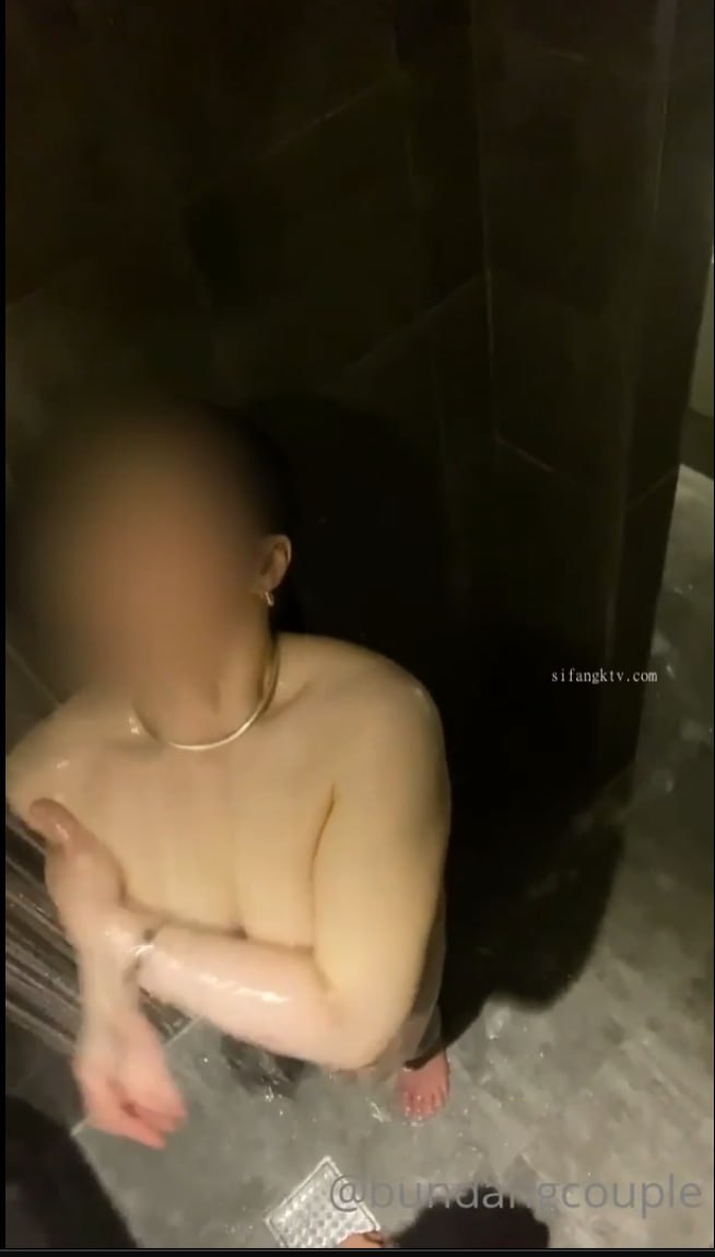 美女被扒开内裤桶屁股眼福建-福州 长腿高颜值大美女